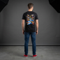 Preview: Model mit schwarzem T-Shirt Mittelrhein im Studio